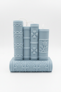 Bücher Kerze Blaugrau Front